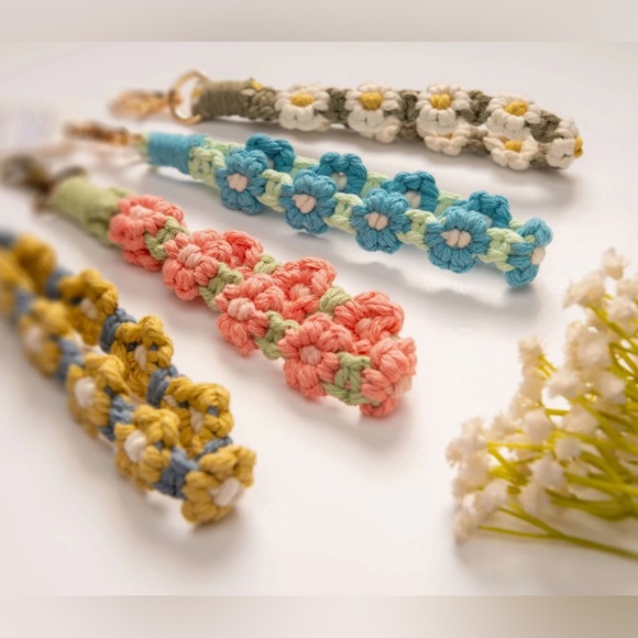 Macrame Wristlet Cozy Cottage, NWT, Handmade - Picture 2 of 3